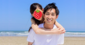 ペアーズNG写真：恋人と思われる女性の姿